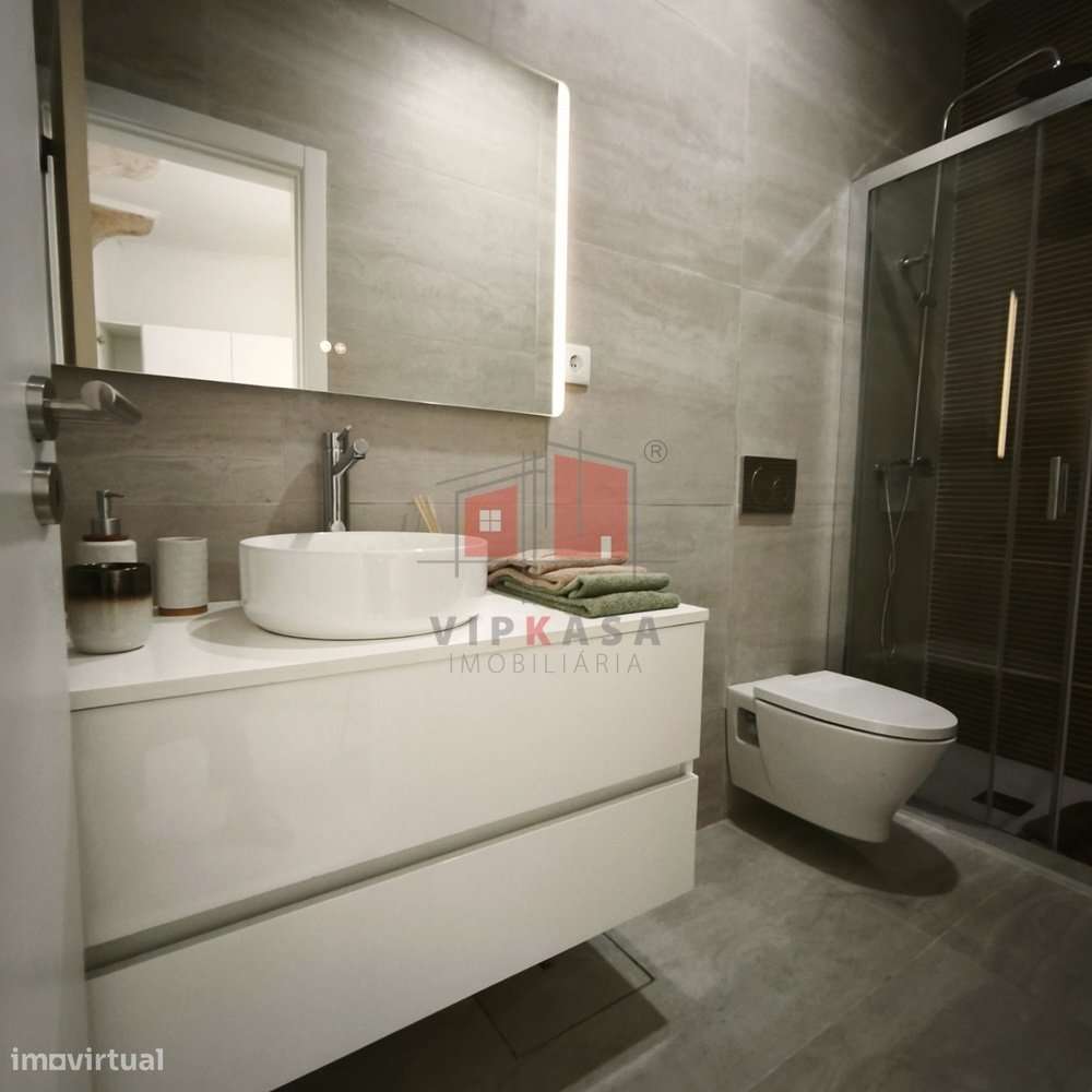Apartamento T3 Remodelado em Benfica-16