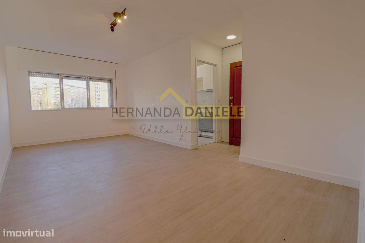 Apartamento T3 remodelado, em localização privilegiada do Porto - Grande imagem: 4/22