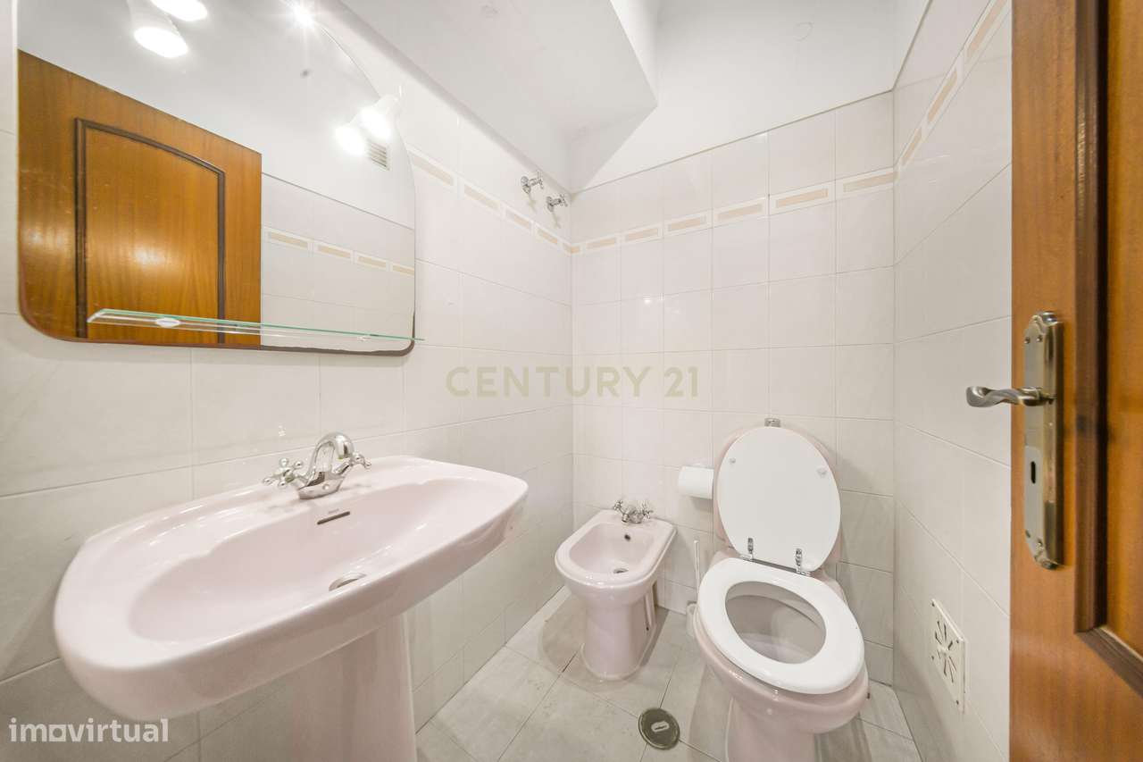 T3 Luminoso em Santa Marta do Pinhal – Espaço e Conforto no Coração de-22