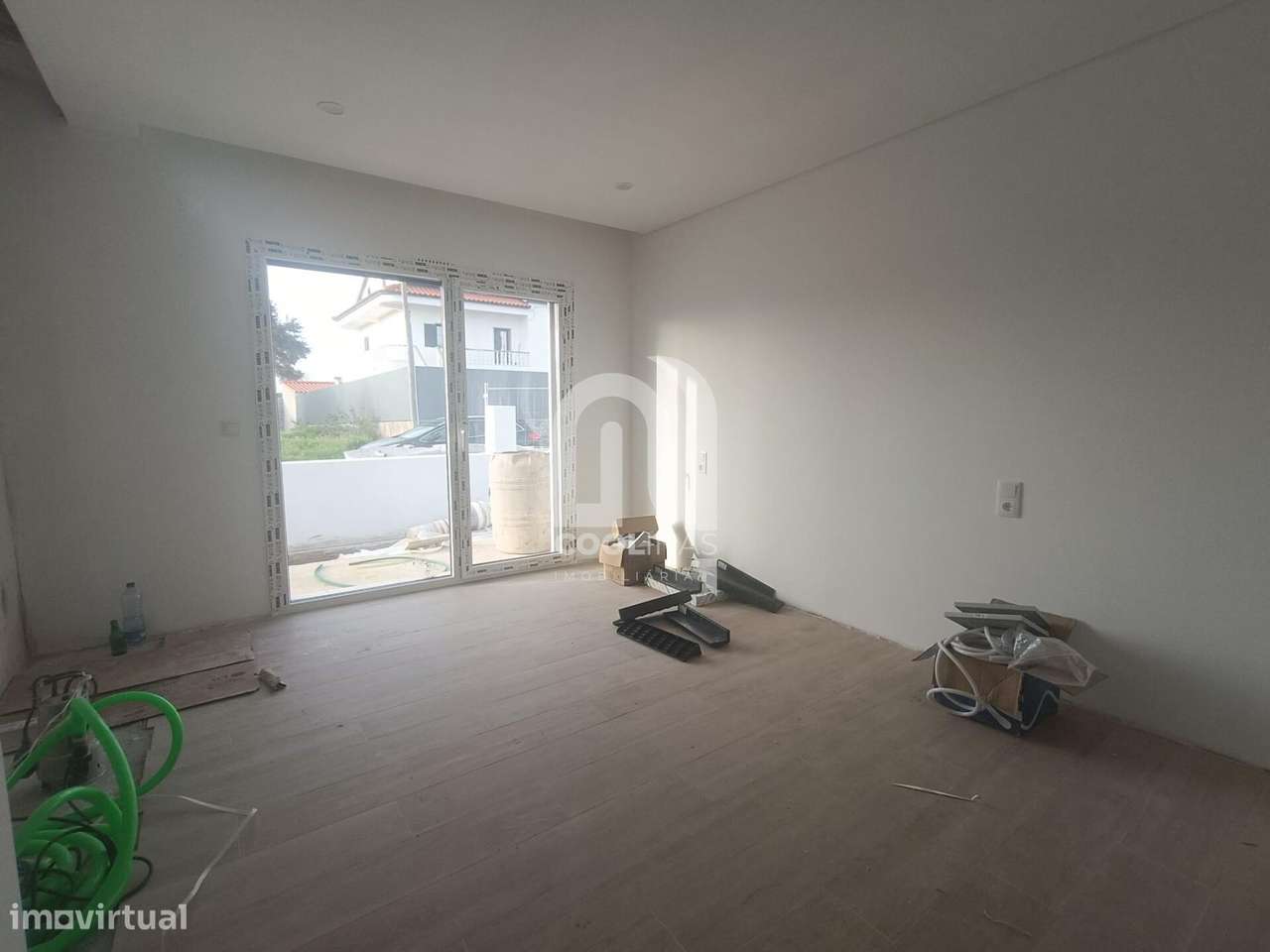 Fantástica Moradia Térrea T3+1 com Piscina de água salgada e aquecida.-12