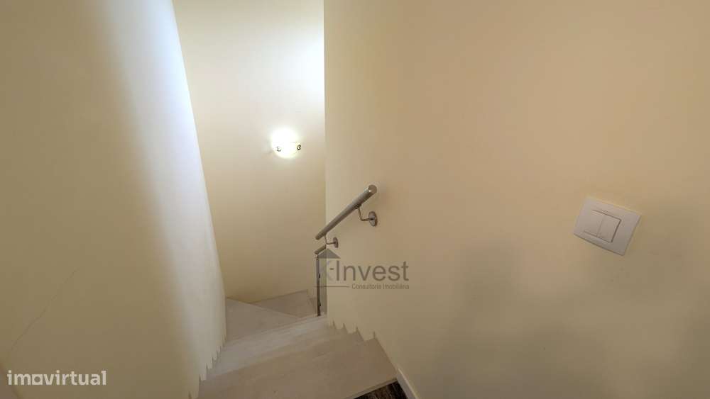 T3 Duplex com Vista Castelo, Serra e Mar – Condomínio Fechado em Sesim-9