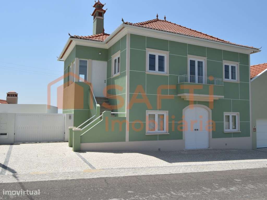 FANTÁSTICA MORADIA RECUPERADA EM ESTADO NOVO, COM GARAGEM, ANEXO HA... - Grande imagem: 2/55