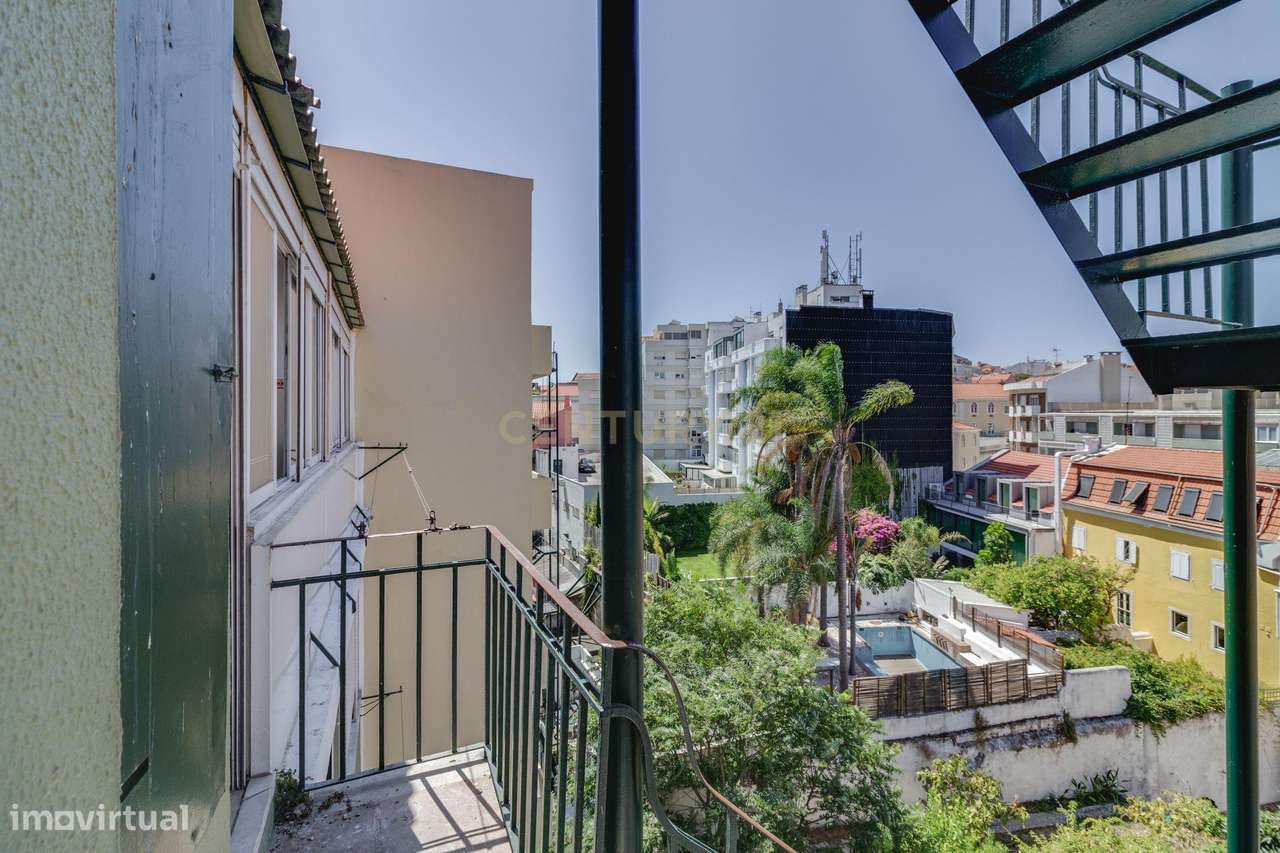 Penthouse com terraço de 28m2 junto ao metro no Rato-13