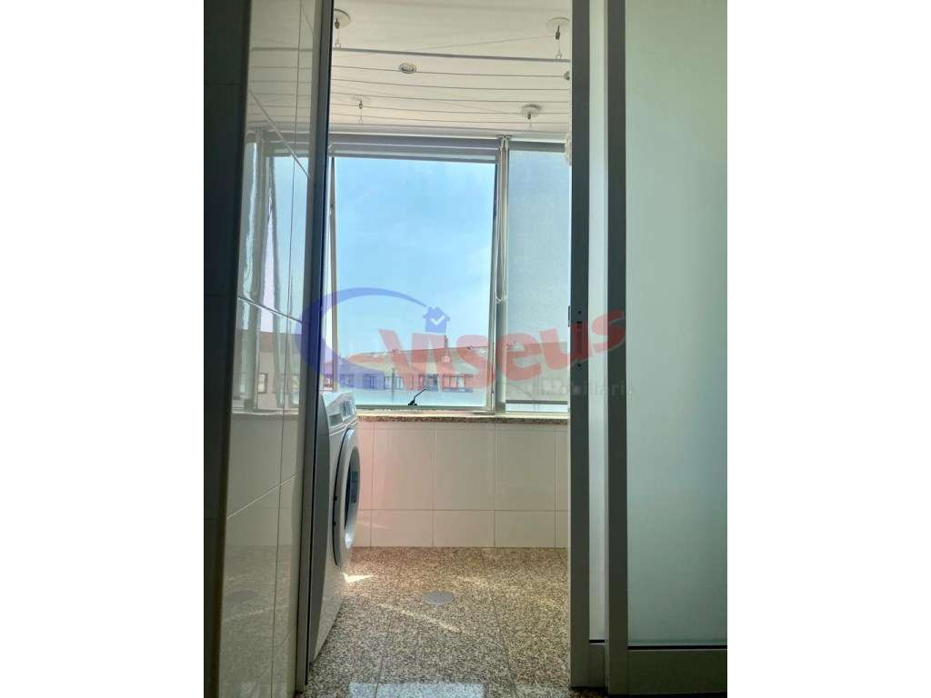 Apartamento T2 Penthouse Mobilado-16