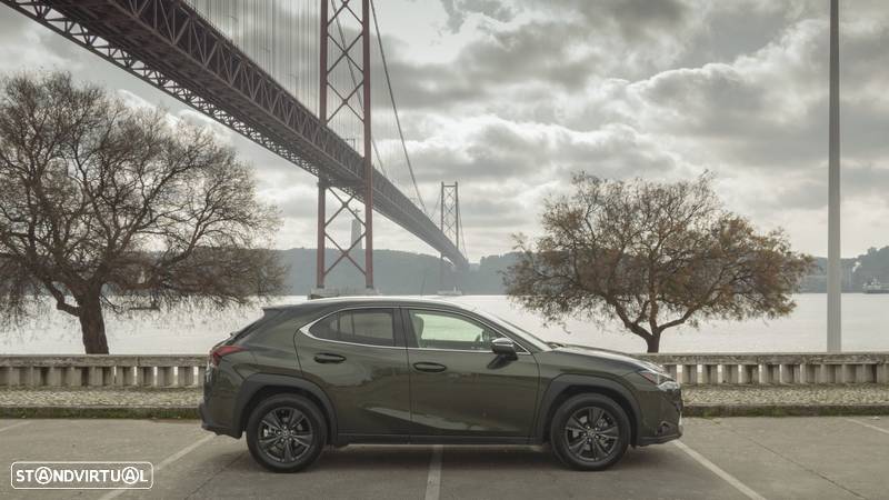 Lexus UX 250h Premium - 4