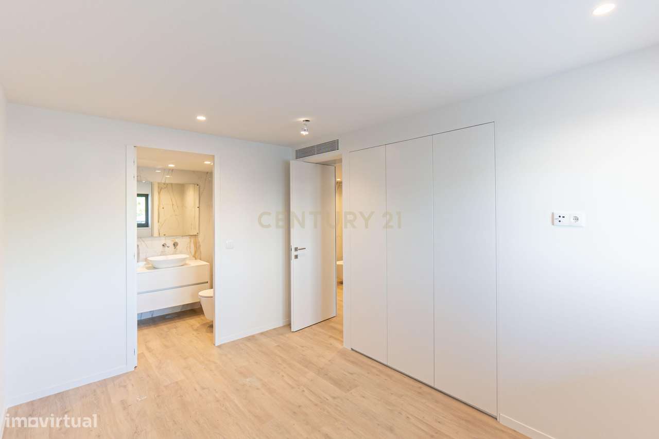 T1 Novo a Estrear com Terraço de 200m² | Ollea Village | Garagem - Grande imagem: 5/5