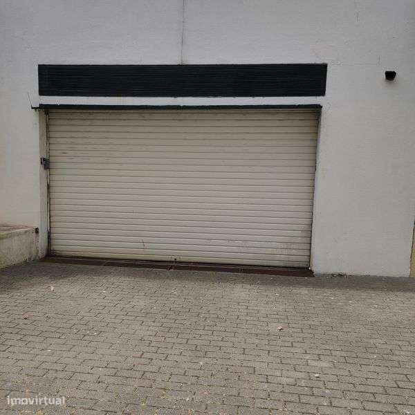 Garagem fechada campo de futebol rua Cidade de Rion, Viana  Castelo - Grande imagem: 5/5