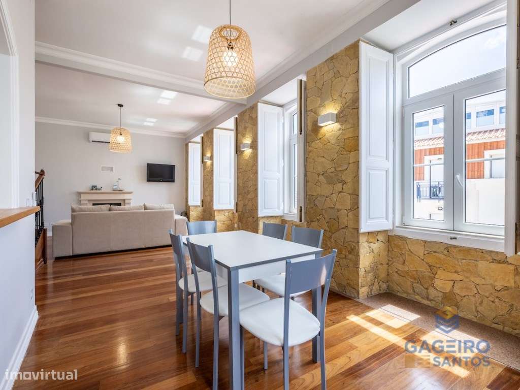 Apartamento Único com Charme Histórico e Conforto Moderno a Passos ...-8
