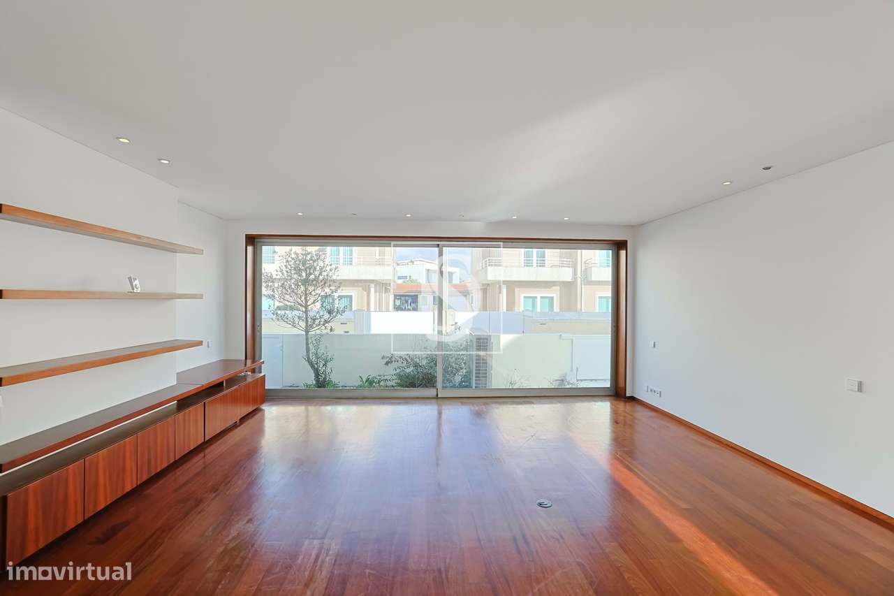 Moradia T3, Individual, c/ 3 pisos, Garagem Dupla e Jardim - Grande imagem: 5/39