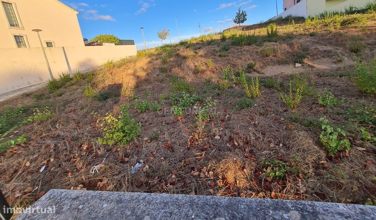 Lote de terreno para construção situado no Casal Vidigal, em Entroncam