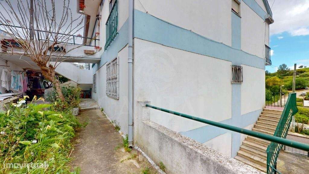 ✨ T2 com Entrada Independente e Espaço Exterior em Porto Salvo-25