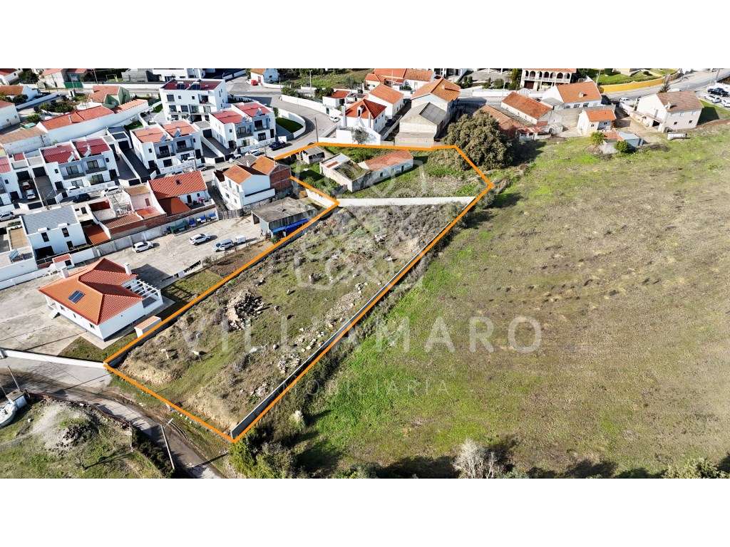 Casa térrea por recuperar com cerca de 168m2 e logradouro com 2500m2.-5