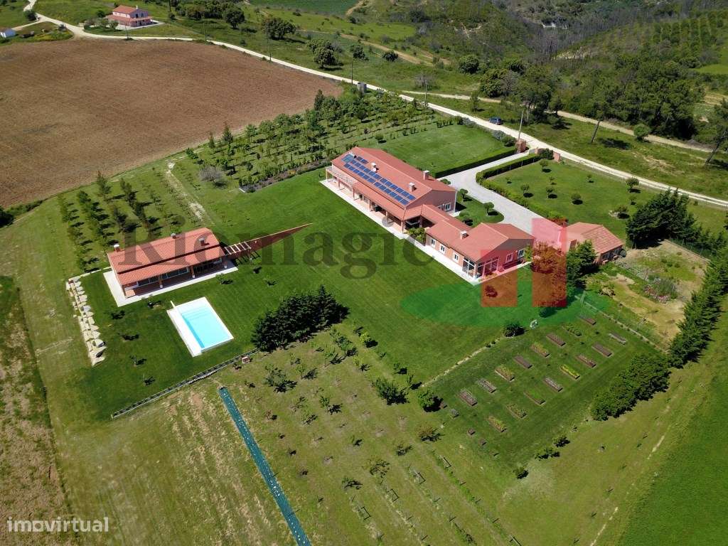 Espectacular Moradia T3 com Piscina e Terreno em Rio Maior - Grande imagem: 1/49