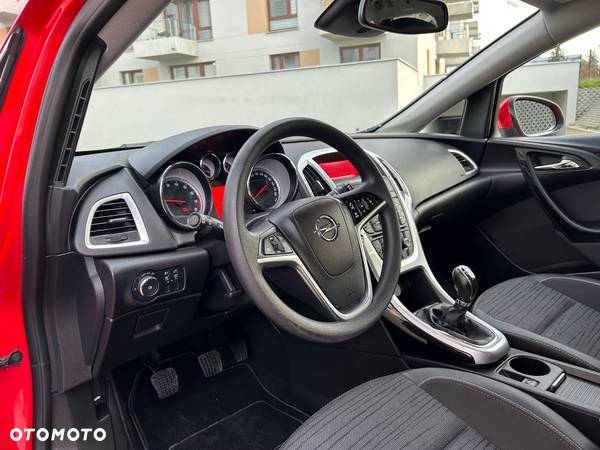 Opel Astra 1.6 Turbo Design Edition - 16