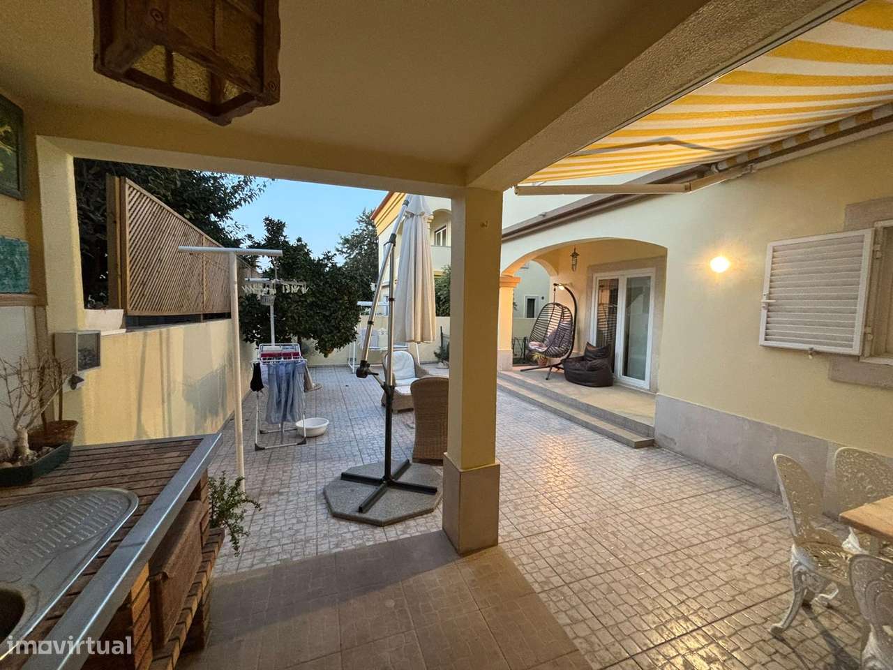 Moradia isolada T5 em Fernão Ferro. - Grande imagem: 4/36