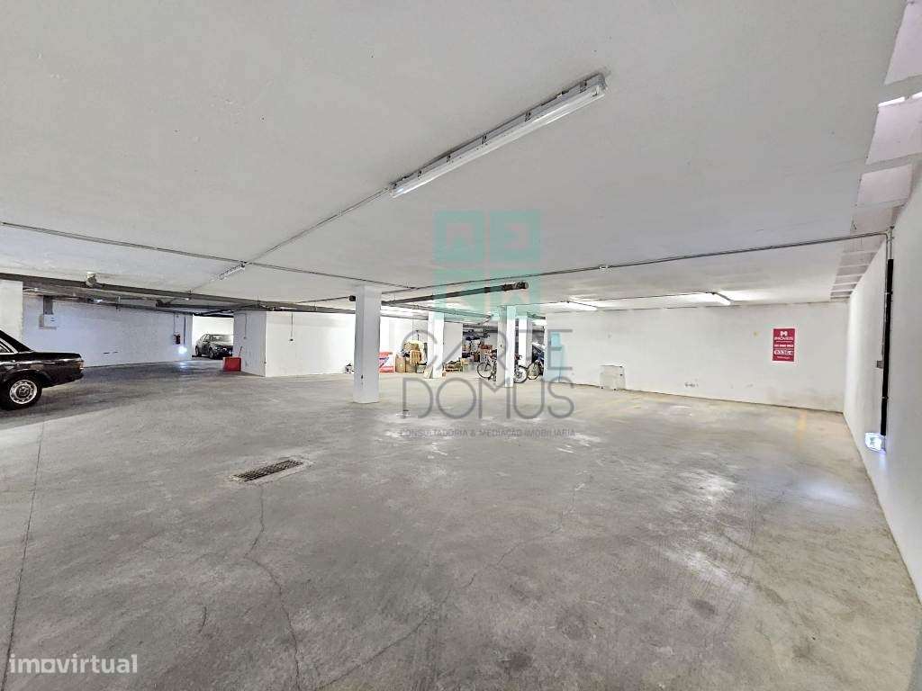 Espaçoso apartamento T3, com parqueamento, junto centro de Loulé, A...-54