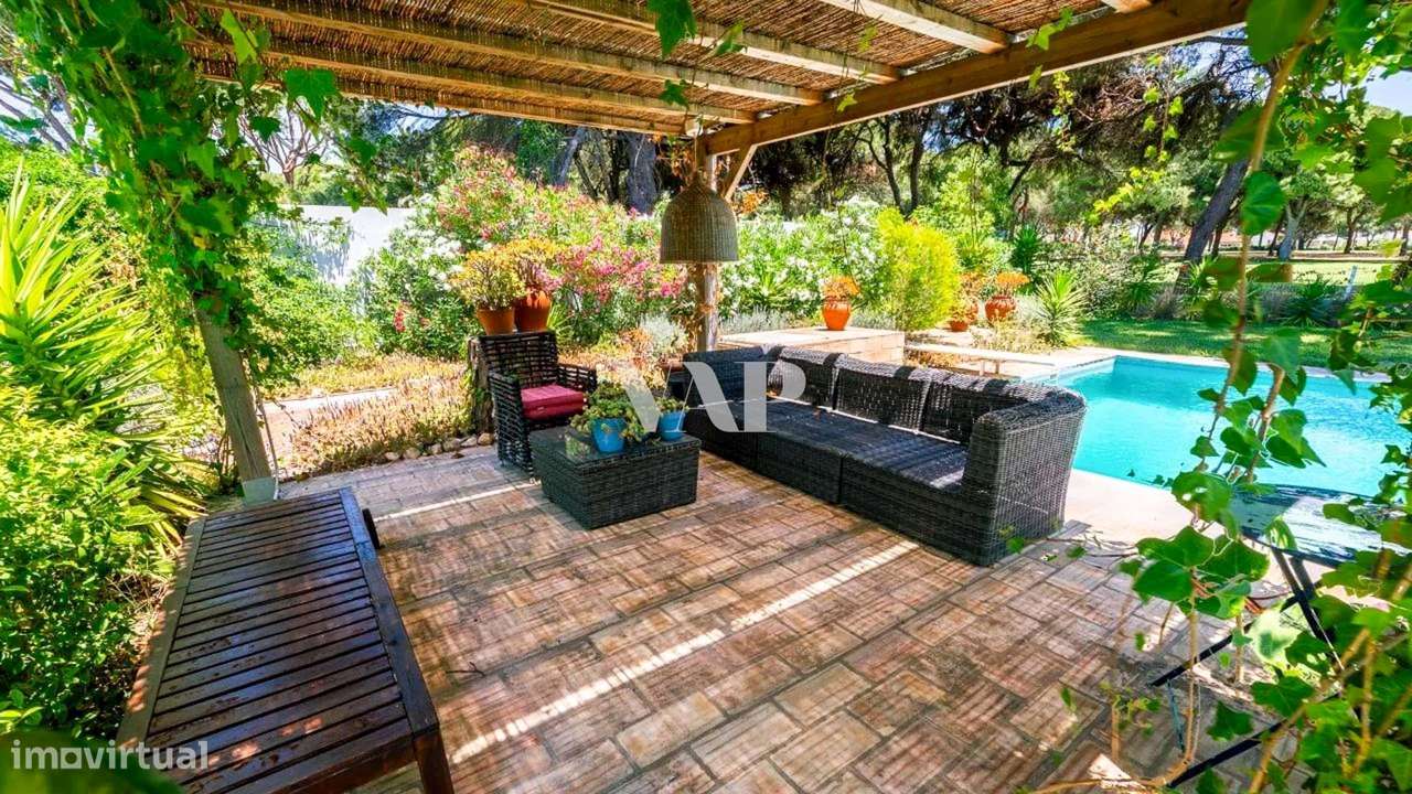 Moradia Térrea Renovada 3+1 Quartos com Piscina e Vista Golfe em Vilam-8