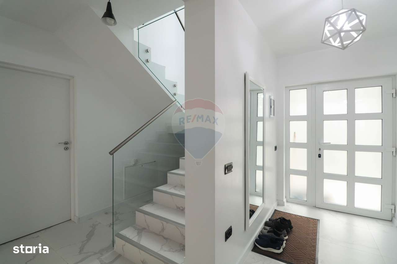 Casă cu 5 camere de vânzare Dezmir - Imagine principală: 2/20