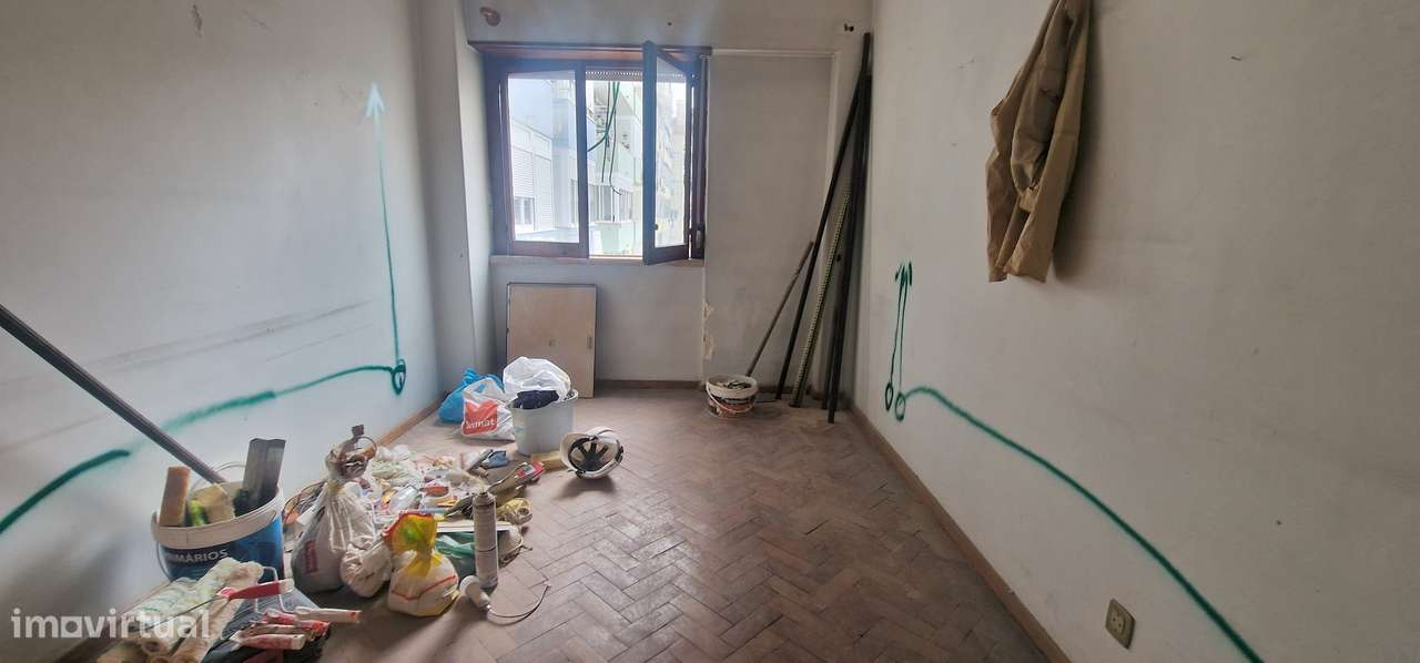 T3 Remodelado com Varanda Ampla junto ao Colombo: Vida Urbana com Conf-10