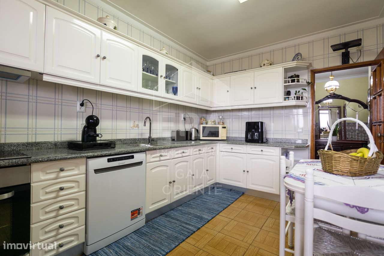 Apartamento T2 com Terraços e Vista Douro-7