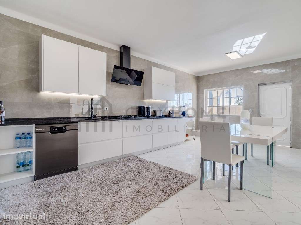 Moradia T3 com piscina e garagem em Lagoa-8