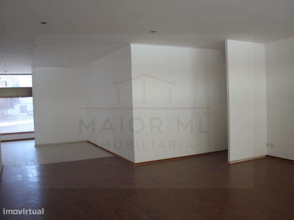 Loja para Comércio ou Serviços em Rio Maior - Grande imagem: 5/15