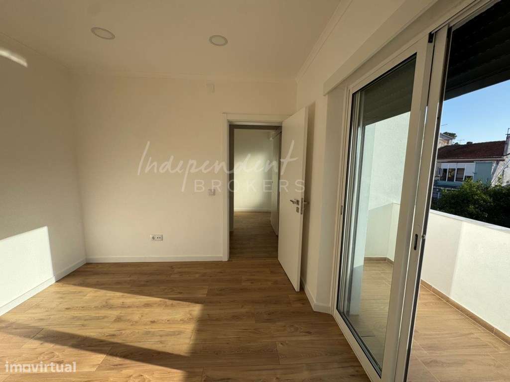 Primeiro andar de moradia, completamente renovada, T3 e a estrear - Grande imagem: 2/60