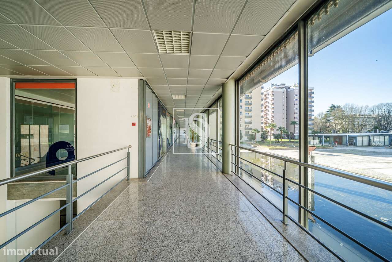 Loja 141m2 na Praça da Justiça, em frente ao Tribunal, Braga-6