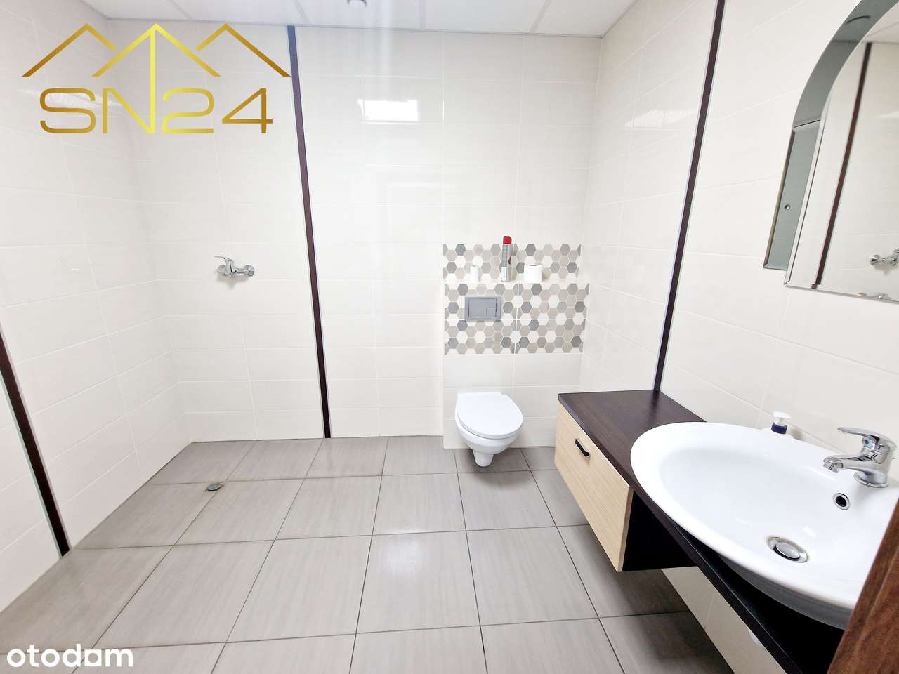 Lokal handlowo-usługowy z magazynami!-6