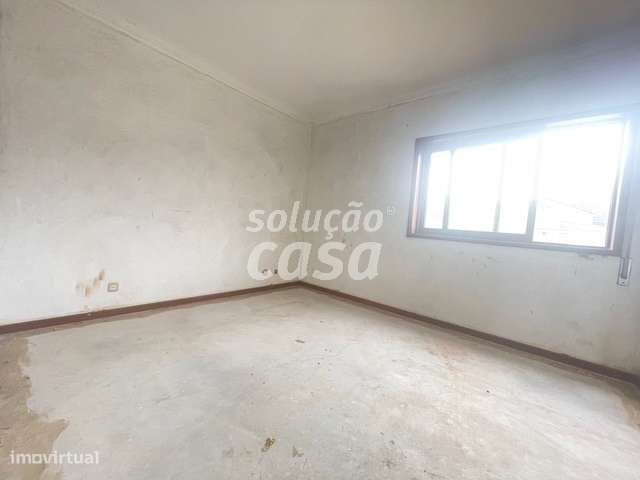 Moradia Isolada T4 para REMODELAR, com 2860m2 de Terreno!-17