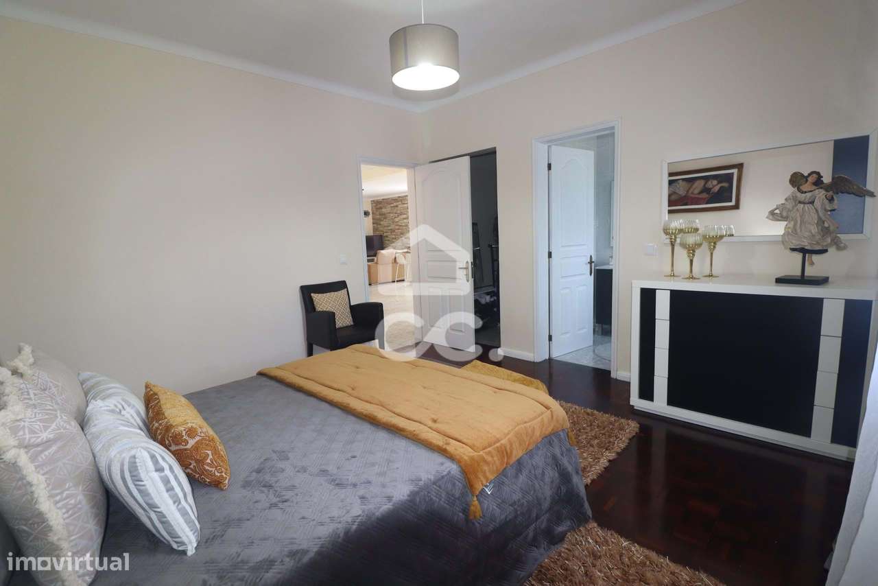 Moradia com 4 Quartos e Anexo T1  - São Vicente Ferreira - Ponta Delga-12