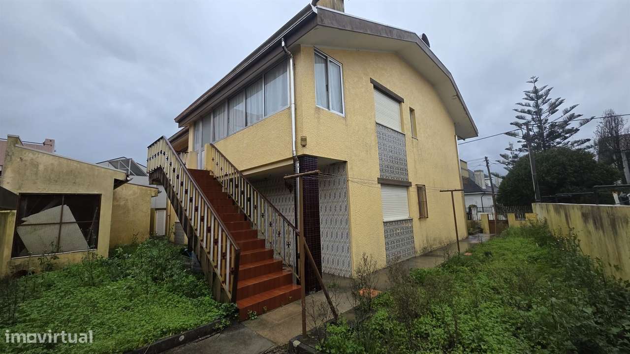 Moradia T3, de 4 frentes, em Arcozelo - Oportunidade Única! - Grande imagem: 2/48