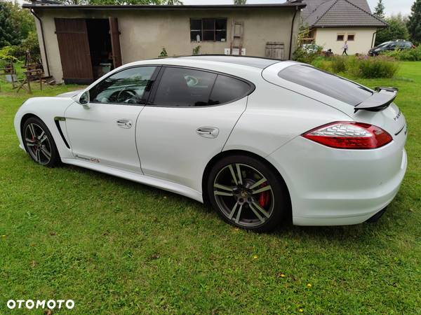 Porsche Panamera GTS PDK - 18