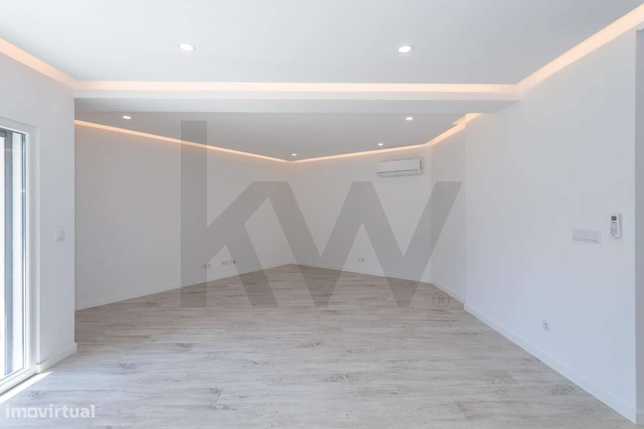 Apartamento T2 com varandas, arrecadação e excelente exposição solar | - Grande imagem: 5/43