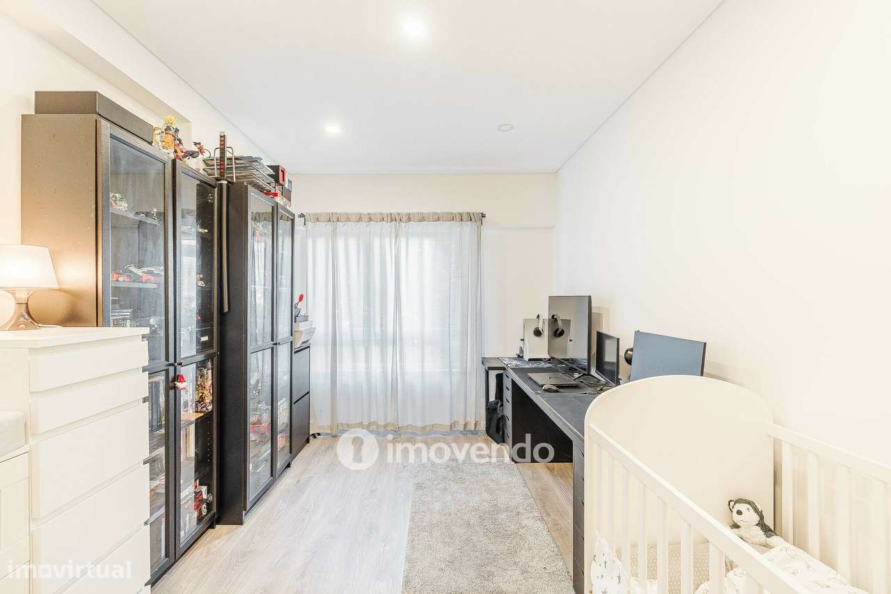 Apartamento T2, com áreas amplas e varanda, na Póvoa de Santa Iria-26