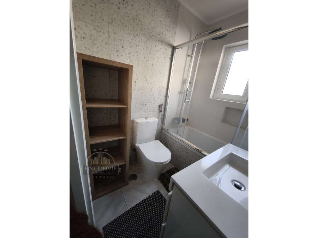 Apartamento T2, no Centro de Almada.-13