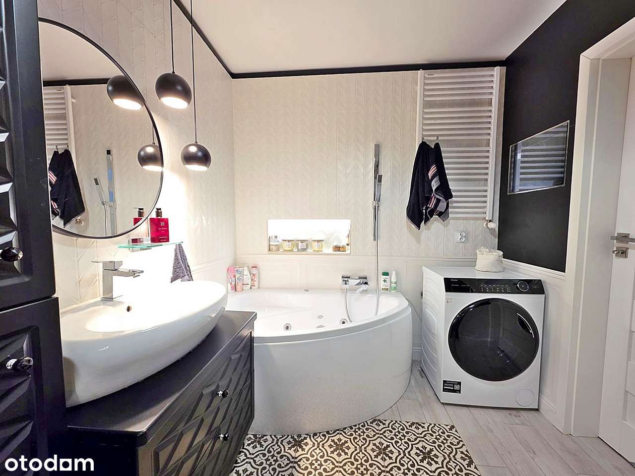 Elegancki, doskonale zaprojektowany dom z 4 sypialniami i garażem-18