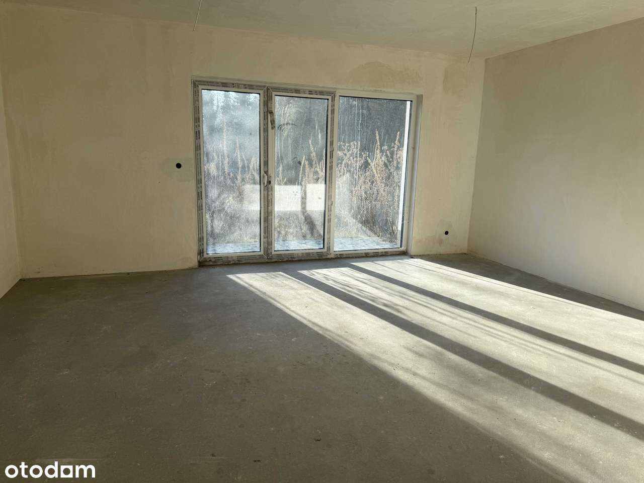 W CENIE MIEJSCE POSTOJOWE ZEWNĘTRZE PLUS PODDASZE 50 MKW !-4