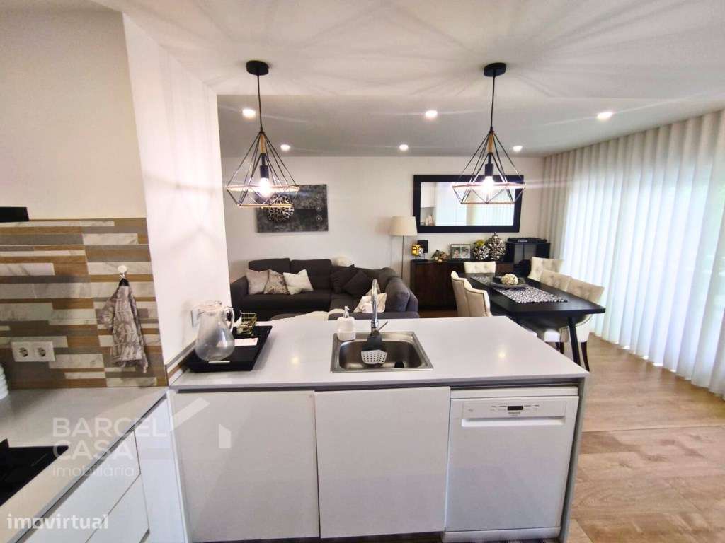 T3 Totalmente Renovado, Equipado e com Varanda, à Entrada da Cidade...-2