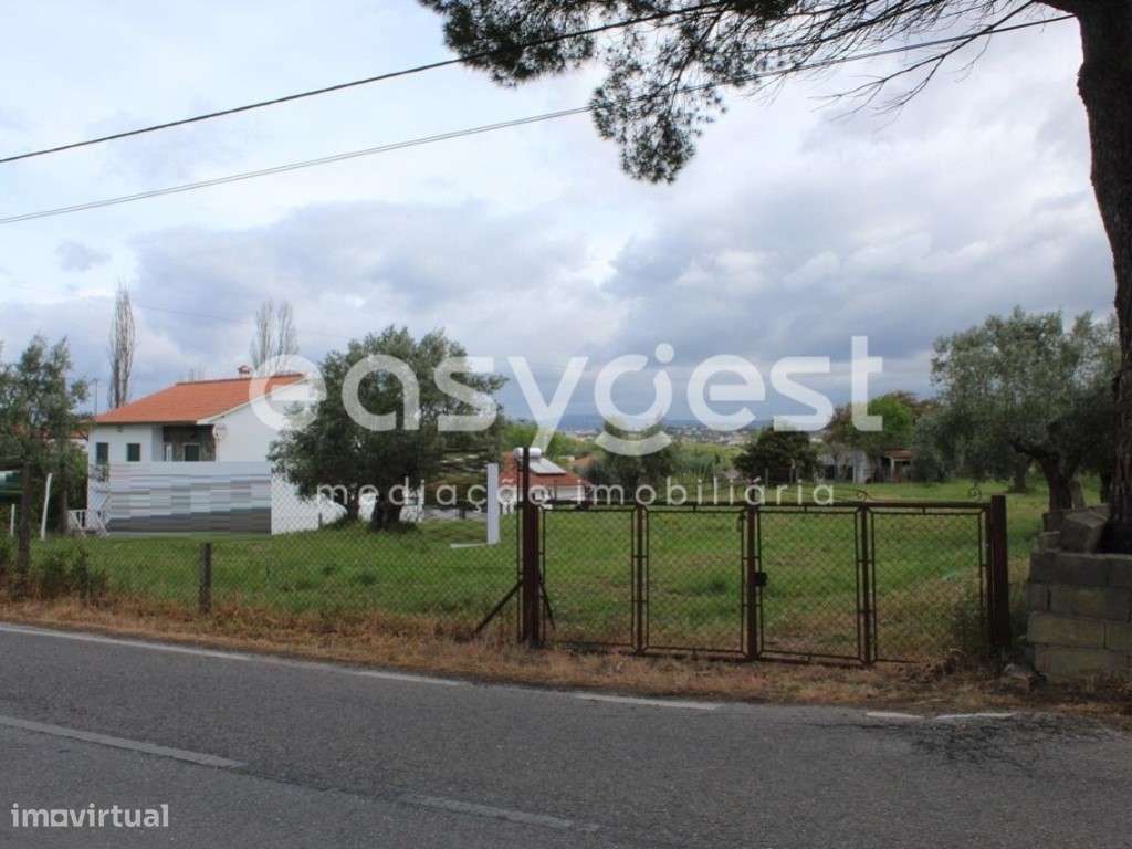 Terreno urbano com 2680m2 junto a cidade - Totalmente plano - Grande imagem: 2/24