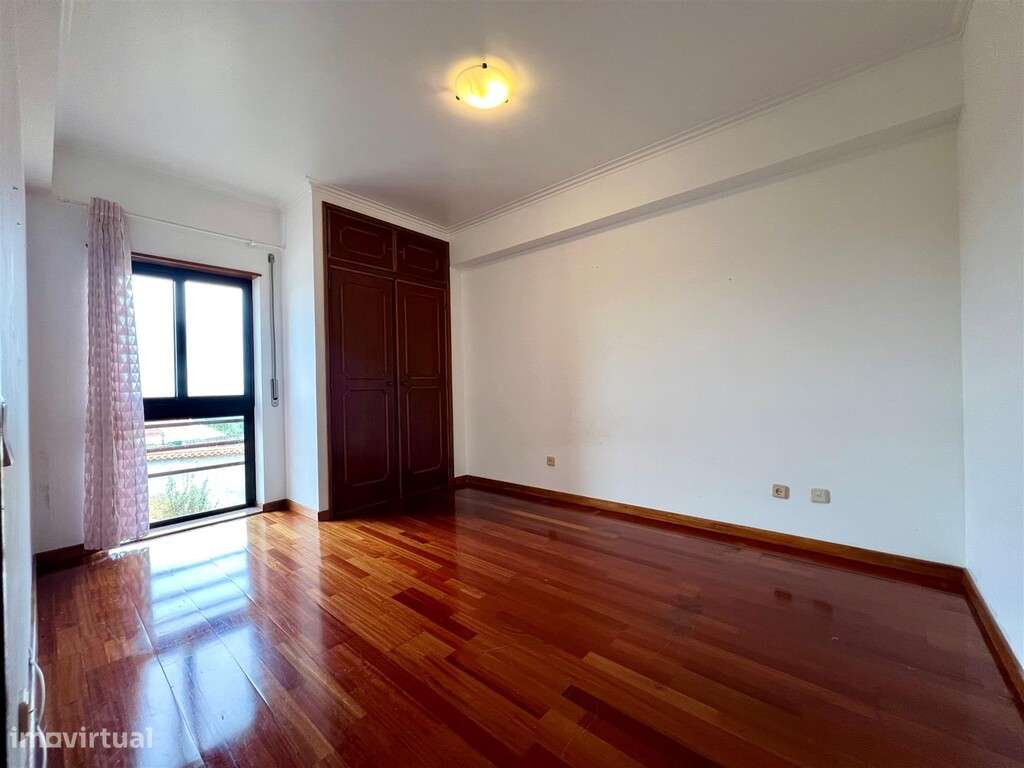 Apartamento T3 com garagem em zona de Santa Clara - Grande imagem: 4/11