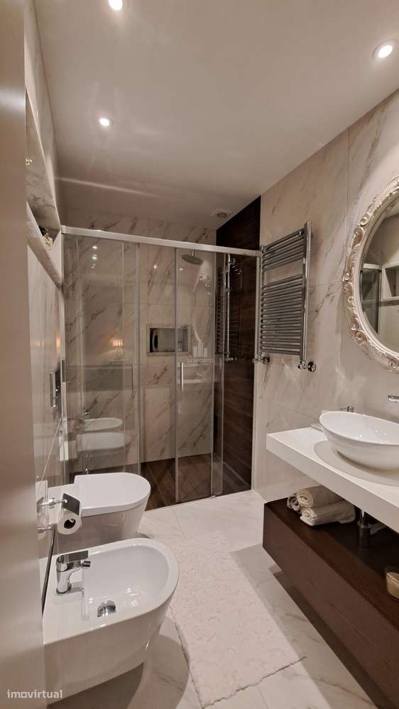 Moradia T6 Exclusiva com terreno de cerca 4.000 m² e Piscina Privada e-31