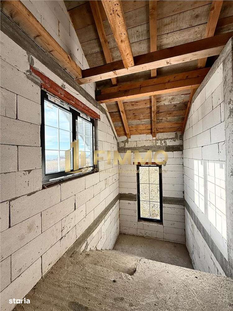 Casa la rosu | 210mp | Teren 19 ari| Plopeni| Suceava| ID:1524 - Imagine principală: 4/6