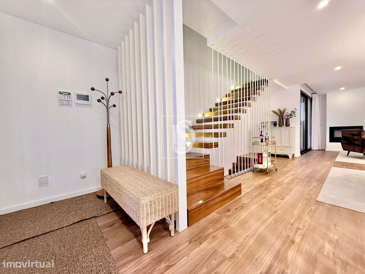 Vivenda T3 Exclusiva — Sofisticação, Conforto e Elegância em cada deta - Grande imagem: 4/37