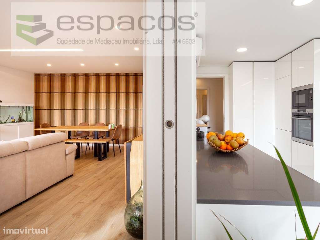 T3 com Terraço amplo e orientação solar a sul e vista desafogada.-34