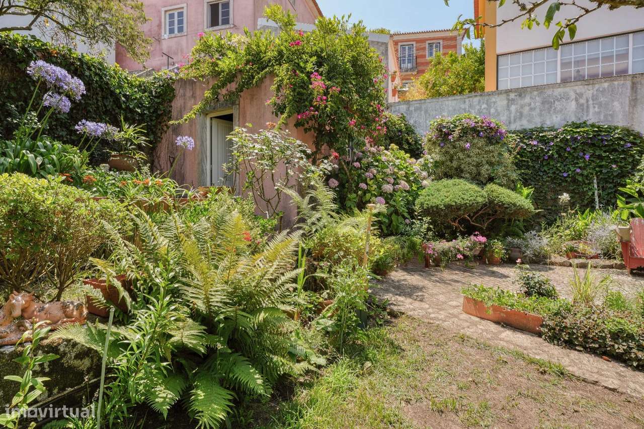 Casa com jardim no coração histórico de Sintra-15