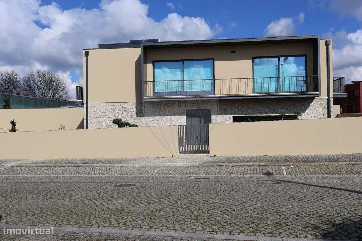 Moradia T4 para venda-12