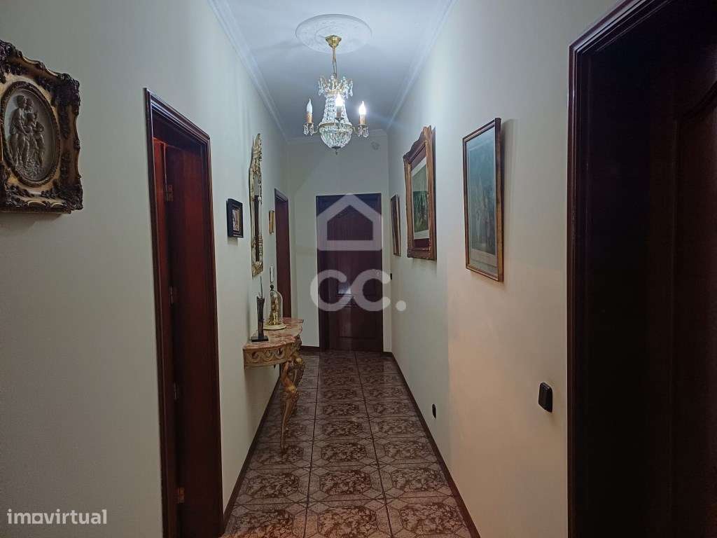 Moradia Bi-familiar T5+T2 em Palmeira, Santo Tirso-17