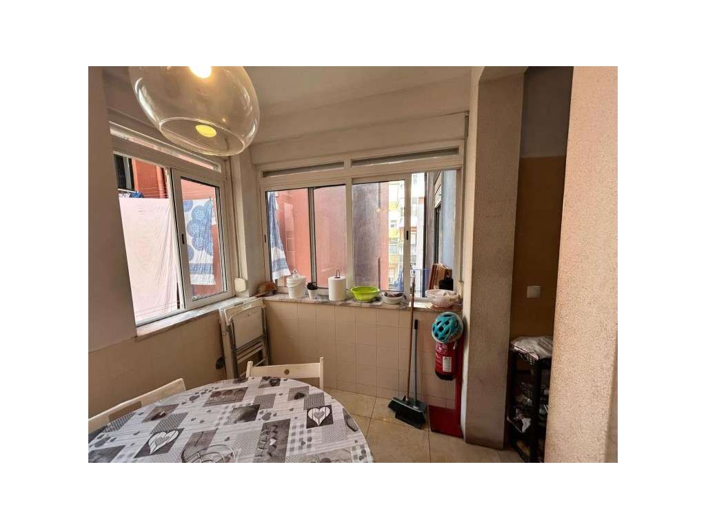 Apartamento T4 Em Pleno Coração de Arroios-13