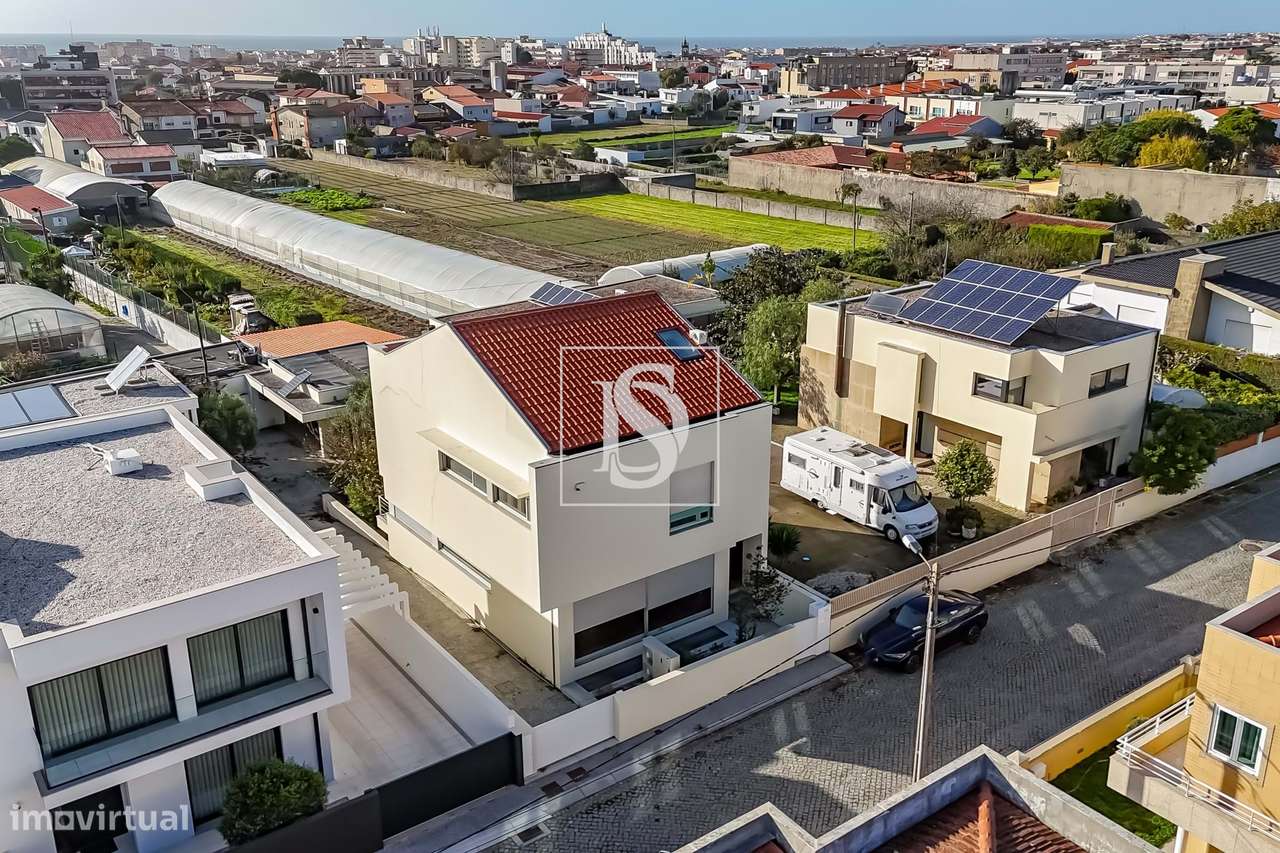 Moradia T3 individual com jardim e garagem na Póvoa de Varzim-36
